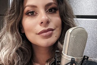 Ediane Zanella, locutora da Point Gravações